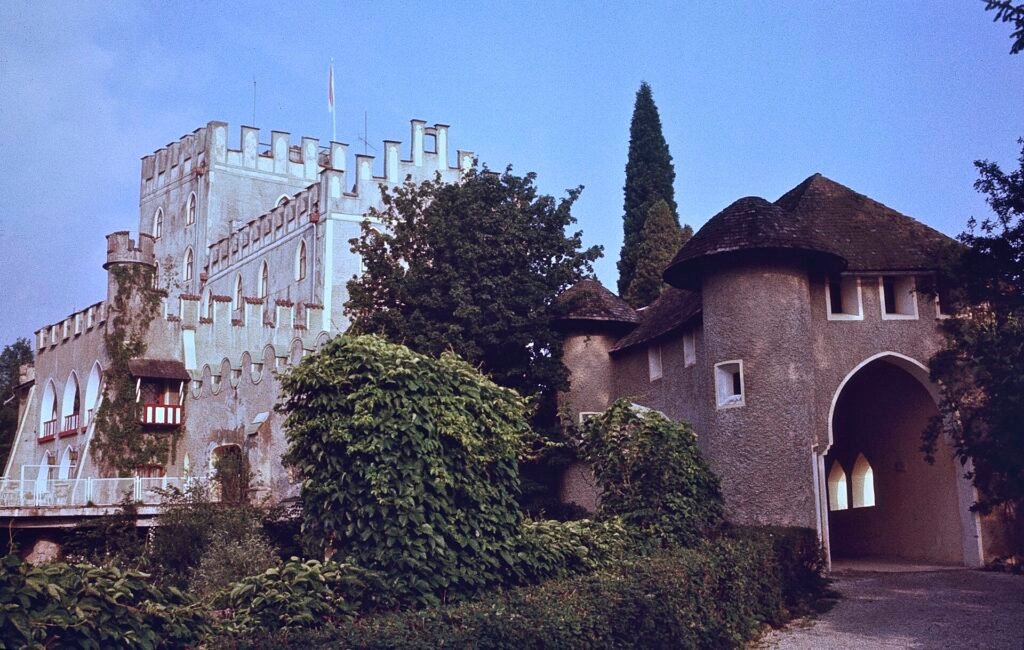 The entrance pathway to Schloss Itter, seen from the east in 1979