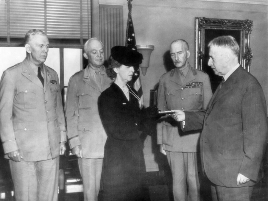 Eleanor Butler Roosevelt receives the Medal of Honor awarded posthumously to her husband, 1944