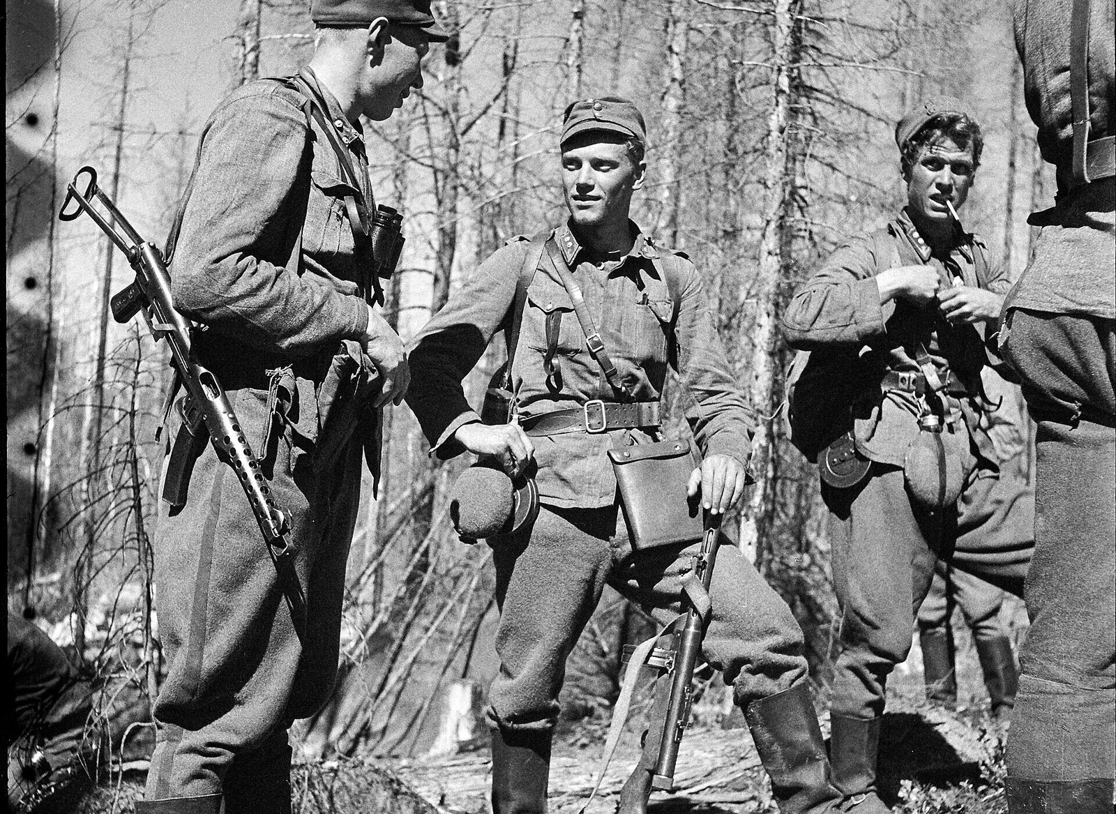 Finnish officers including Lauri Törni conferring before a counter-attack, 27 July 1944
