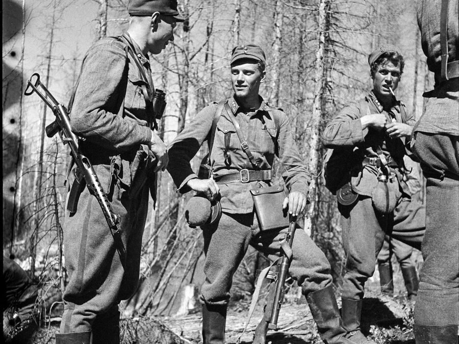 Finnish officers including Lauri Törni conferring before a counter-attack, 27 July 1944